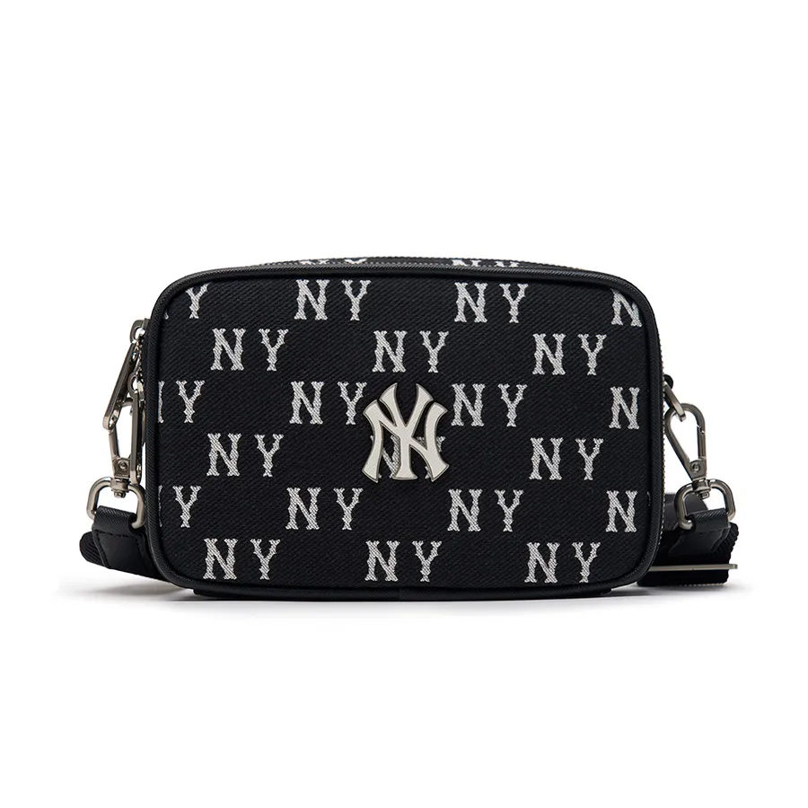 tui-deo-cheo-mlb-mini-monogram-jacquard-new-york-yankees-3acrs014n-50bks-mau-den-65bb48ef42b75-01022024143159