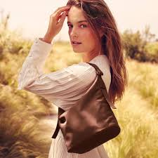 Bảo quản túi đeo chéo nữ đúng cách